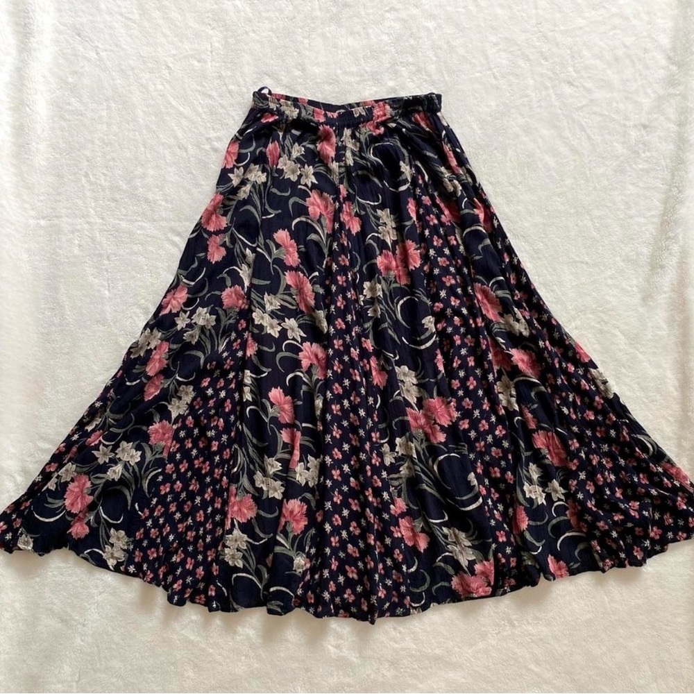 Vintage 90s Y2K black & pink floral maxi broomstick skirt- very full! Fits M-L